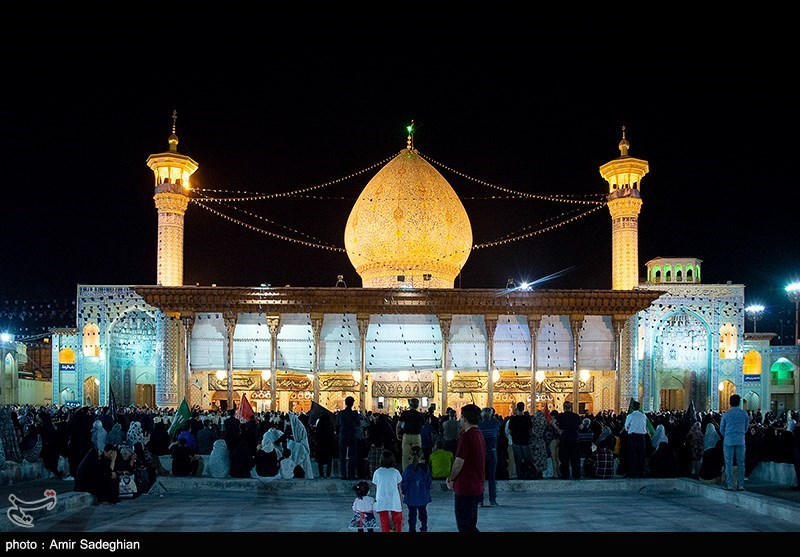 عملیات تروریستی در حرم شاهچراغ شیراز/ ۱۳ شهید و ۲۱ زخمی