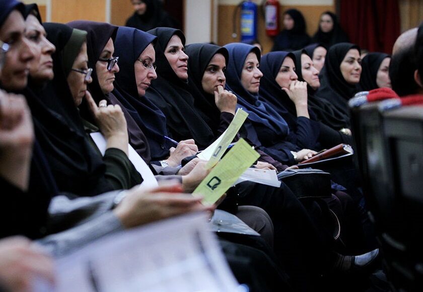 دشمن درصدد زنده به گور کردن شخصیت زن در جامعه است